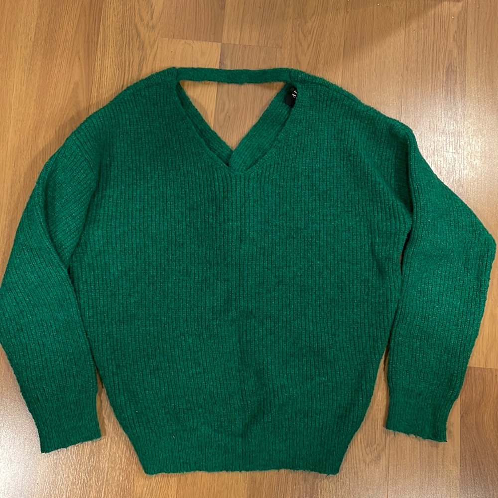 Akira cropped green sweater size M/L